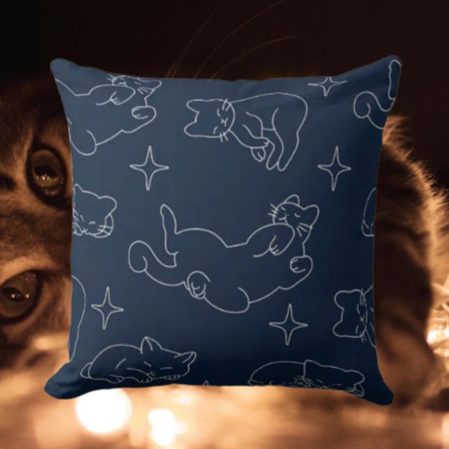 Sleepy Cat Lover Throw Pillow – Cozy Pattern Kissen (Von Creator hochgeladen)