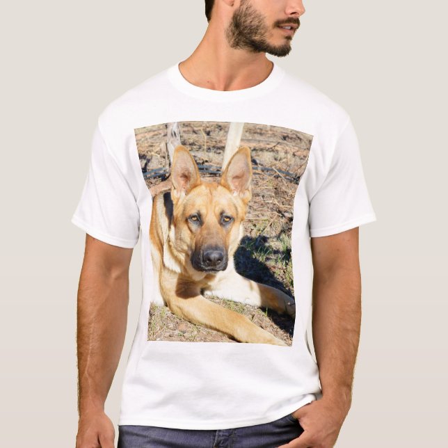 Sleepy Eyes German Shepard , T-Shirt (Vorderseite)