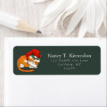 Sleepy Orange Christmas Santa Cat Forest Green<br><div class="desc">Dieses individuell gestaltbare Retourenschild-Design zeichnet sich durch ein niedliches,  schläfend gestreiftes Orangentabell mit Weihnachtsmannmütze und heiligen Sprig auf einem waldgrünen Hintergrund aus. Mit der Schaltfläche Zazzle Personalize können Sie die Hintergrundfarbe,  den Namen und die Adressstiftung,  den Stil,  die Farbe und die Größe des Schriftartes ändern.</div>