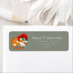 Sleepy Orange Tabby Christmas Santa Cat Sage Green<br><div class="desc">Diese individuell gestaltbare Goldtypografie und das Script-Rücksendelabel zeichnen sich durch ein niedliches,  schläfend gestreiftes Orangentabell mit Weihnachtsmütze und heiligen Sprig auf einem schluckgrünen Hintergrund aus. Mit der Schaltfläche Zazzle Personalize können Sie die Hintergrundfarbe,  den Namen und die Adressstiftung,  den Stil,  die Farbe und die Größe des Schriftartes ändern.</div>