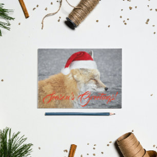 Sleepy Red Fox Tragen Red Weihnachtsmannmütze Feiertagspostkarte