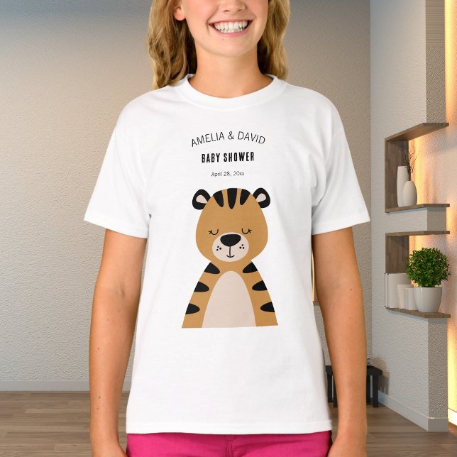 Sleepy Tiger Neutral Baby Shower Outfit T-Shirt (Von Creator hochgeladen)
