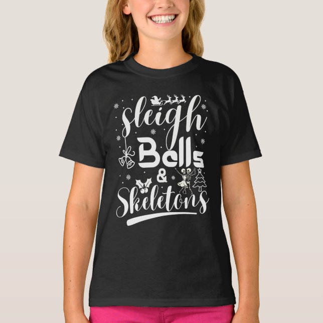 Sleigh bells & skeletons dancing funny christmas T-Shirt (Vorderseite)
