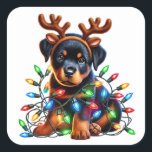 Sleigh-Ready Rottweiler Cheer! Quadratischer Aufkleber<br><div class="desc">Rentier Jungfrau Alarm! Dieser Rottweiler ist hier,  um Weihnachtsfreuden zu liefern,  ein Wind nach dem anderen,  in seinen spielerischen Rentierantlern!</div>