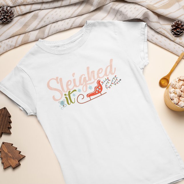 Sleighed It Weihnachtsfeiertag T-Shirt (Von Creator hochgeladen)