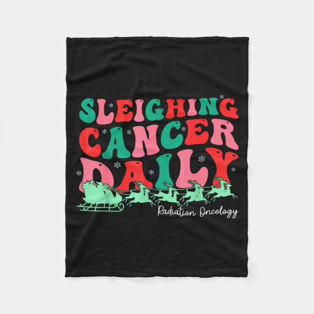 Sleighing Cancer Daily Radiation Oncology Christma Fleecedecke (Vorderseite)