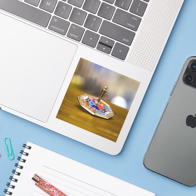 SlipperyJoe Chanukka-Dreidel-Geschenk achteckiger  Aufkleber (Laptop mit iPhone)