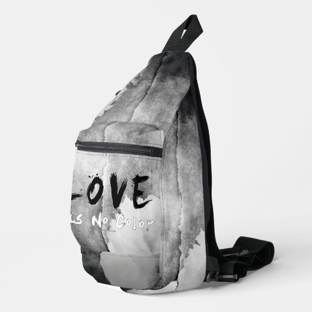 SlipperyJoe-Liebe hat keine Hautfarbe Crossbody Bag (Rechte Ecke)