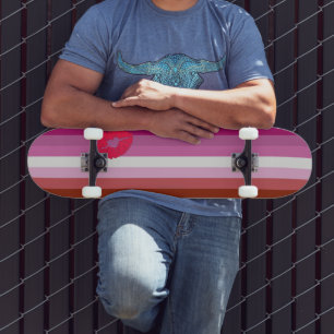 SlipperyJoe Lippenstift lesbische Pride-Flagge fem Skateboard