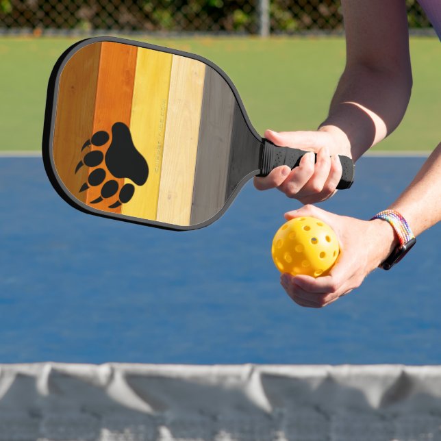 SlipperyJoe's Bärenpride-Fahne Holzbodenstruktur Pickleball Schläger (InSitu)