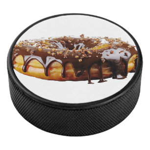 SlipperyJoe's dekadenter Donut, bedeckt mit dicker Eishockey Puck