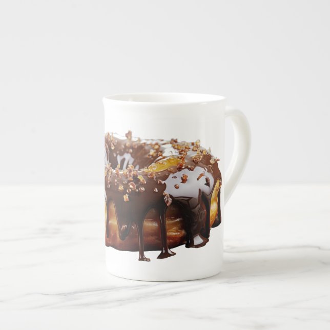 SlipperyJoe's dekadenter Donut, bedeckt mit dicker Prozellantasse (Vorderseite Rechts)