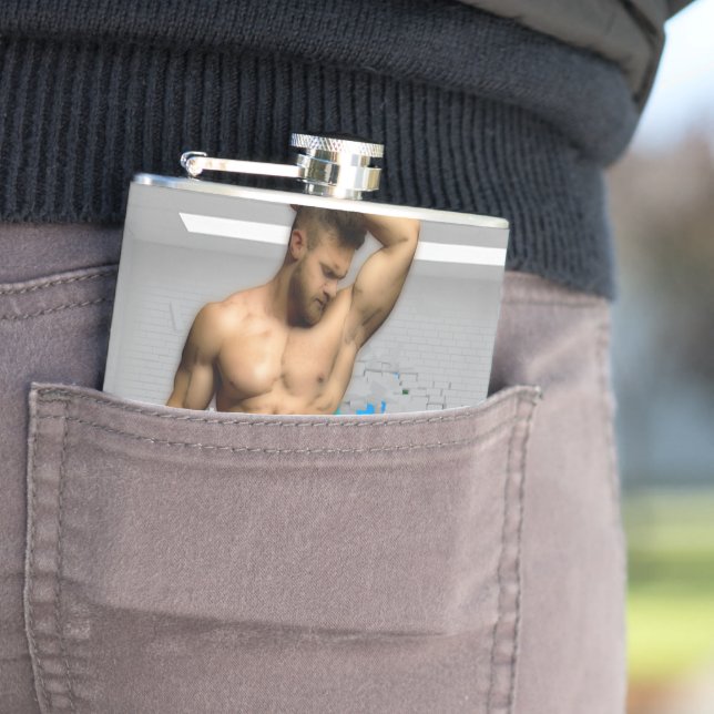 SlipperyJoe's Handtuch gebrochen, weiße Ziegelwand Flachmann (Beispiel)