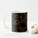 SlipperyJoe's Happy Hanukkah mehrere Sterne von Da Kaffeetasse<br><div class="desc">SlipperyJoe's Happy Hanukkah multiple Stars of David Muster künstlerische Feier Jüdische Identität Erbe Hebräische Chanukah Geschenke Dekorationen Judaismus signifikante Symbol Religion verschiedenen Größen braune Goldtönen visuell ansprechend komplexe Design</div>