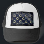SlipperyJoe's Happy Hanukkah Multiple Star von Dav Truckerkappe<br><div class="desc">SlipperyJoe's Happy Hanukkah Multiple Star of David Symbole künstlerische Feier Judisch Hebräisch Chanukah Geschenke Dekorationen Judaismus Religion signifikante symbolische kulturelle religiöse Kontexte verschiedenen hexagonalen Formen dunkelblau lila Farben dunkelabstrakte Hintergrund Lagen strukturierte Darstellung</div>