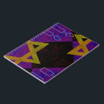 SlipperyJoe's Happy Hanukkah Star von David menora Notizblock<br><div class="desc">SlipperyJoe's Happy Hanukkah Star von David menorah Dreidel künstlerische Feier Candles Jüdische Hebräische Chanukah Schenkungen Dekorationen Judaismus Religionskultur religiöse Praktiken Traditionen geometrische symbolische Gestaltungstiefe Kontrast Ordnung Symmetrie</div>