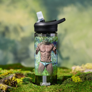 SlipperyJoe's hochmuskelbiger erwachsener Mann ohn Trinkflasche