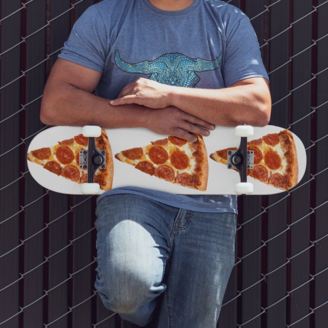 SlipperyJoe's klassische Pepperoni-Pizzaschnitt ge Skateboard (Außenbereich 3)