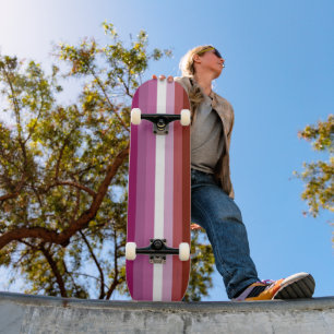 SlipperyJoe's lesbische Pride-Flagge feminine Geme Skateboard