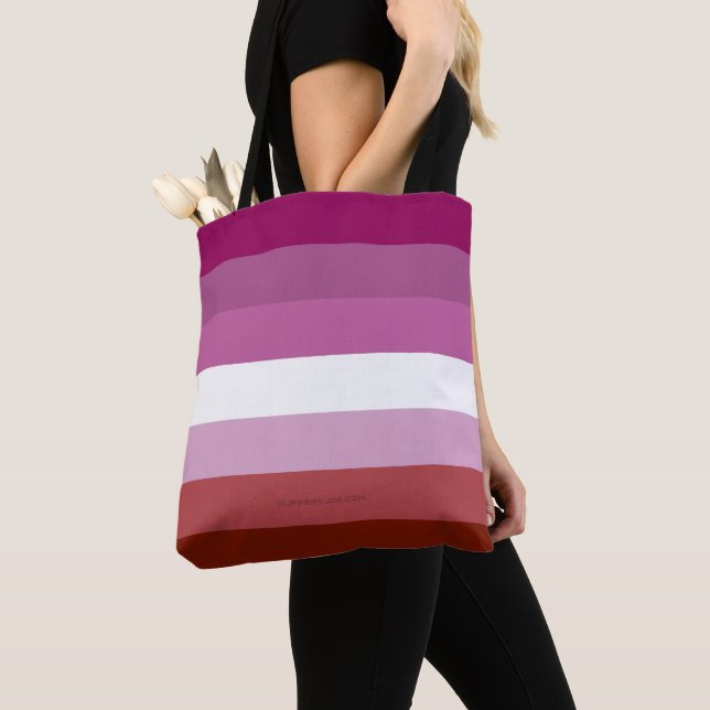 SlipperyJoe's lesbische Stolz-Fahnengemeinde (Von Nahem)