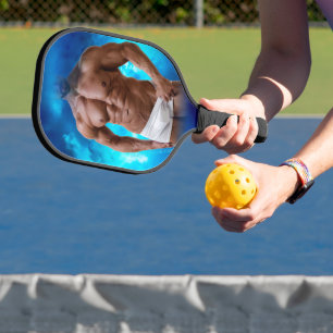 SlipperyJoe's muskulöser bärtiger Mann oberkörperf Pickleball Schläger
