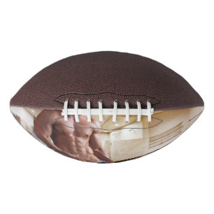 SlipperyJoe's oberkörperfreier muskulöser Männer-T Football