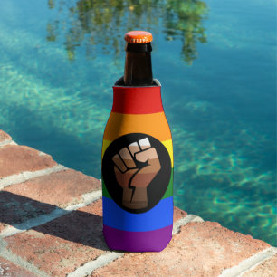 SlipperyJoes Regenbogenflagge mit erhobener Faust Flaschenkühler