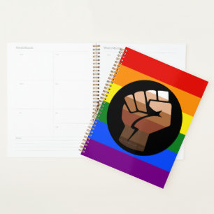 SlipperyJoes Regenbogenflagge mit erhobener Faust Planer
