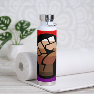 SlipperyJoes Regenbogenflagge mit erhobener Faust Trinkflasche