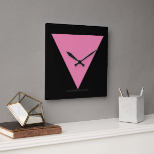 SlipperyJoe's rosa Triangle-Symbol in rosa Quadratische Wanduhr