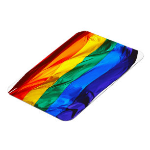 SlipperyJoe's schwule Regenbogenflagge weht rot or Magnet