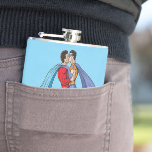 Slipperyjoes zwei Superhelden küssen Charaktere f Flachmann