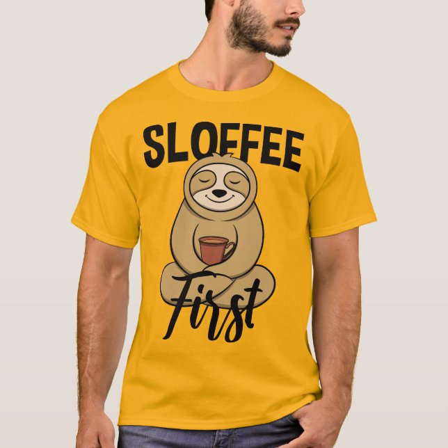 Sloffee - Schönes & lustiges Faultier und Kaffee T-Shirt (Vorderseite)