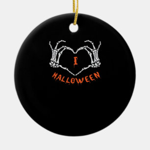 Slogan Halloween. Herzstich aus Skelett Keramik Ornament