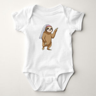 Sloth als Bridge mit Veil Baby Strampler