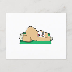 Sloth at Yoga on Yoga mat Postkarte
