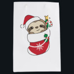 Sloth Christmas Snow Winter Animals Slots Mittlere Geschenktüte<br><div class="desc">Der Faultier zu Weihnachten mit einer Weihnachtsmannmütze. Hübsche Tiere mit Weihnachten Strumpf und Schnee für die Ferien. Slots sind niedliche Tiere und perfekt zu Weihnachten.</div>