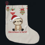 Sloth Christmas Snow Winter Tiere Sloths Large C Großer Weihnachtsstrumpf<br><div class="desc">Der Faultier für Weihnachten mit Lichtern aus Märchen. Hübsche Tiere mit Geschenken und Schnee für den Urlaub. Auch lustig für Weihnachten im Juli. Slots sind niedliche Tiere und perfekt zu Weihnachten.</div>