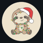 Sloth Christmas Winter Animals Sloths Classic Roun Runder Aufkleber<br><div class="desc">Die Sloth at Christmas with fairy lights. Funny animals with ohrts and snow for the holidays. In Sweet Christmas Greeting. Sloths are cute animals and perfect for Christmas.</div>