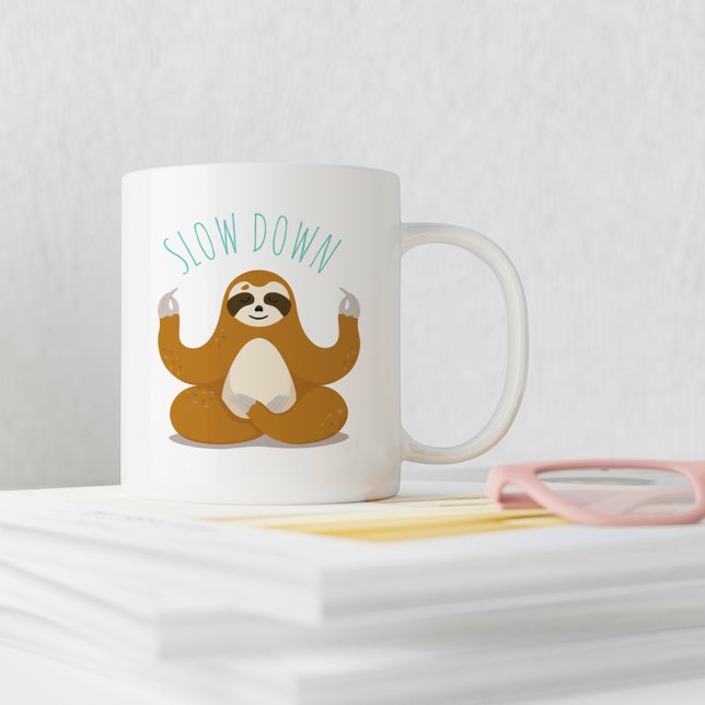 Sloth in Lotus Yoga Pose "Slow Down" Kaffeetasse (Von Creator hochgeladen)