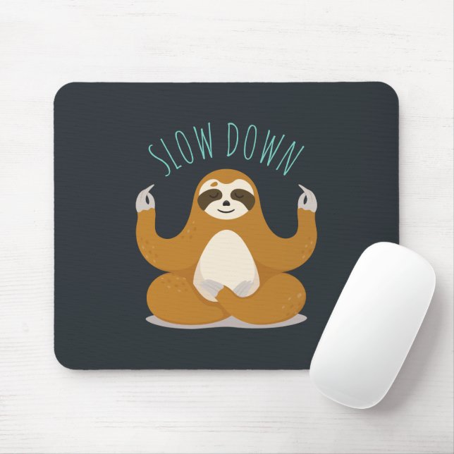 Sloth in Lotus Yoga Pose "Slow Down" Mousepad (Mit Mouse)