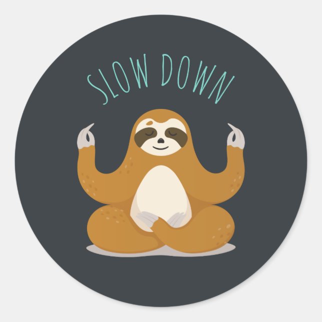 Sloth in Lotus Yoga Pose "Slow Down" Runder Aufkleber (Vorderseite)