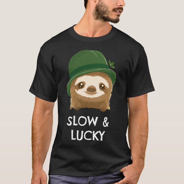 Sloth ist ein langsamer und glücklicher Niedlicher T-Shirt (Vorderseite)