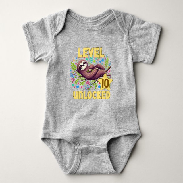 Sloth Level Unlock Birthday Gamer Design Baby Strampler (Vorderseite)