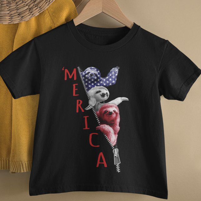 Sloth Merica Sloth in Zipper Grafik-American Flag T-Shirt (Von Creator hochgeladen)