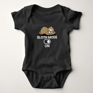 Sloth Mode On - Niedliche, sonnige Lazie Baby Strampler