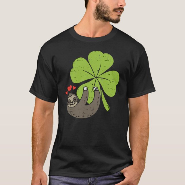 Sloth On Shamrock Hearts Cute St Patricks Day Men  T-Shirt (Vorderseite)
