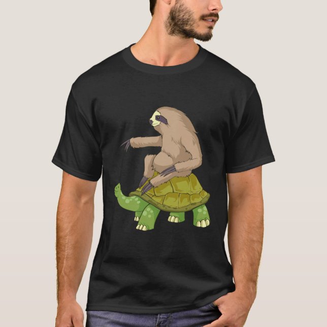 Sloth Riding A Turtle Funny Sloth T-Shirt (Vorderseite)