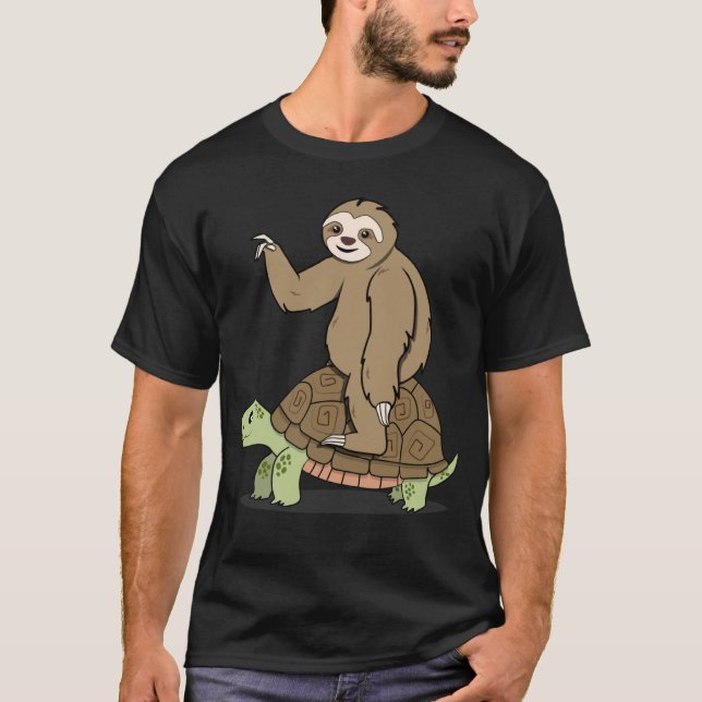 Sloth Riding Turtle Lazy and Slow T-Shirt (Vorderseite)