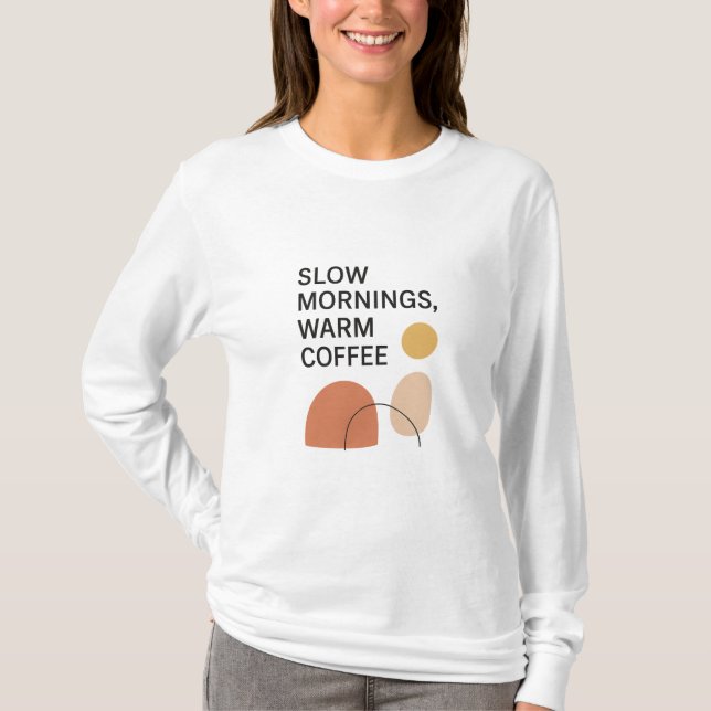 Slow Mornings Warm Coffee Aesthetic T-Shirt (Vorderseite)